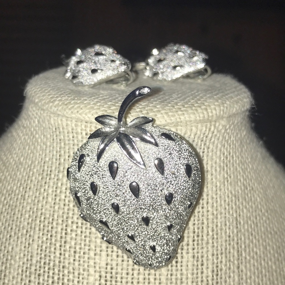 🛑SOLD🛑 Strawberry🍓Vintage Pin